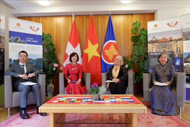 Chương trình “Ngày Việt Nam tại Thụy Sĩ năm 2021” kỷ niệm 50 năm Ngày thiết lập quan hệ ngoại giao Việt Nam-Thụy Sĩ. (Nguồn ảnh: fav.vn)